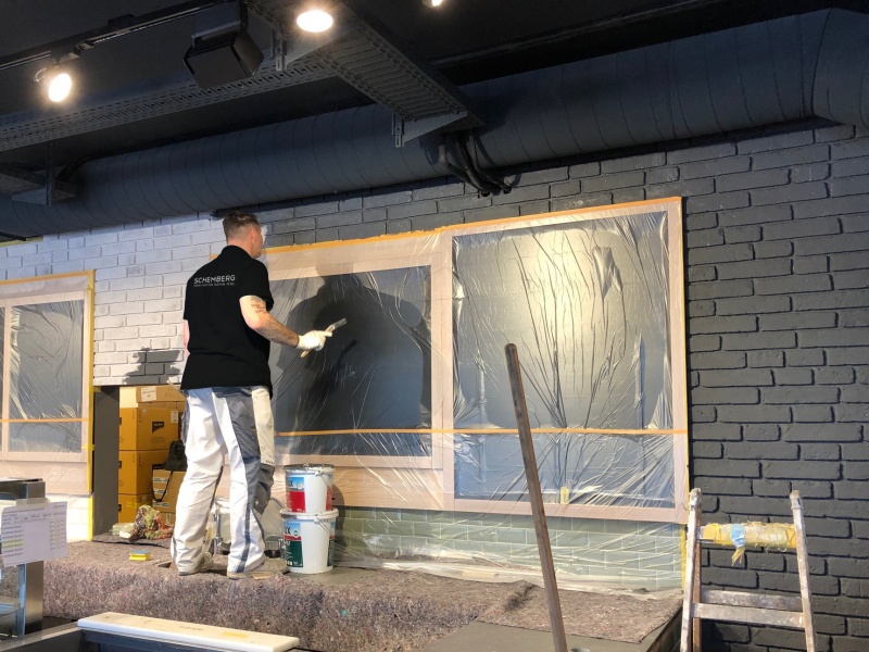 Schemberg Ladenbau kümmert sich um die Storerenovierung Leerstehendes Ladenlokal während der Renovierung nach Shopaufgabe oder Umbau durch Schemberg Ladenbau