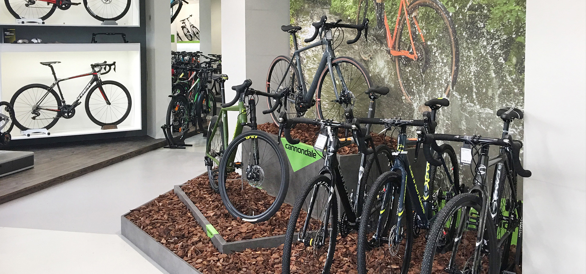 Die neue Präsentationsfläche von Cannondale kreiert ein Erlebnis nach der Umgestaltung durch Schemberg Ladenbau.